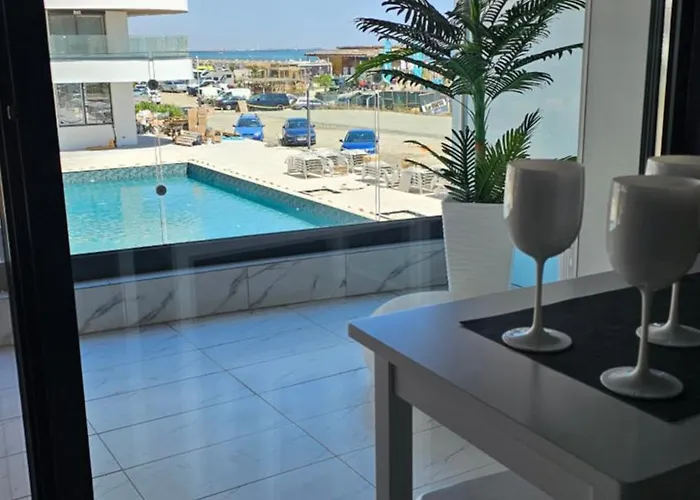 Eva Del Mar 1 Mamaia