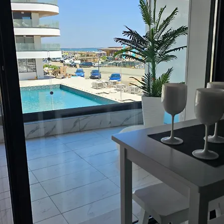 Eva Del Mar 1 Mamaia